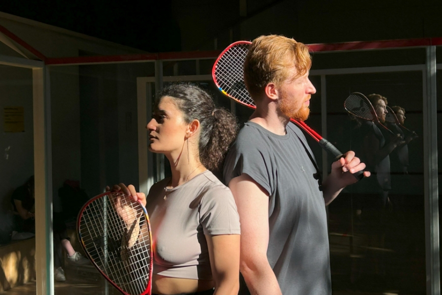 სურათი სქვოში: მხიარული, ინტენსიური შეჯიბრი