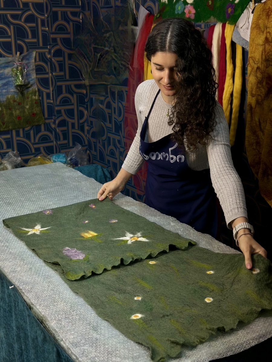 Picture of Felt scarf master class for two