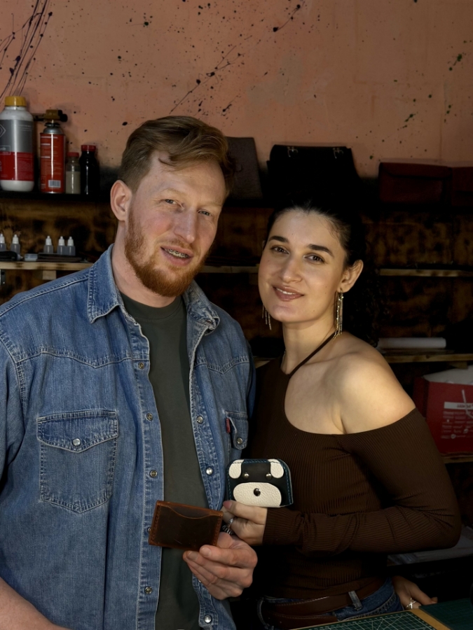 სურათი ტყავის აქსესუარების მასტერკლასი ორისთვის