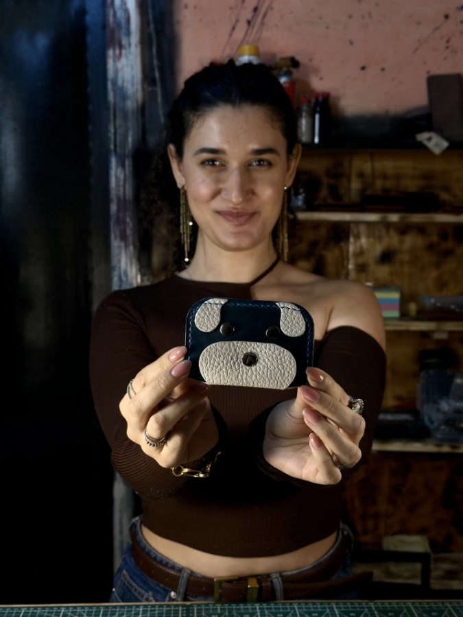 სურათი ტყავის აქსესუარების მასტერკლასი ჯგუფისთვის