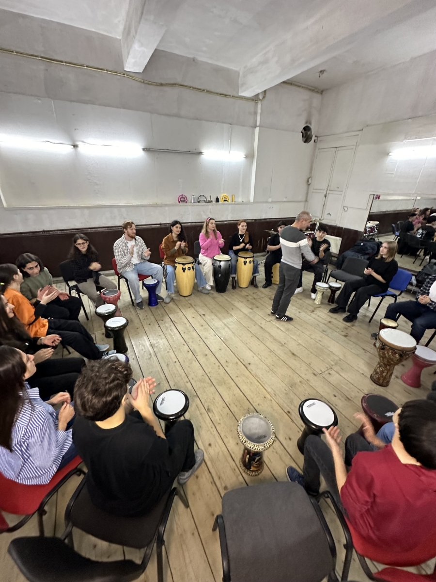 Picture of Drum lesson + Drum therapy